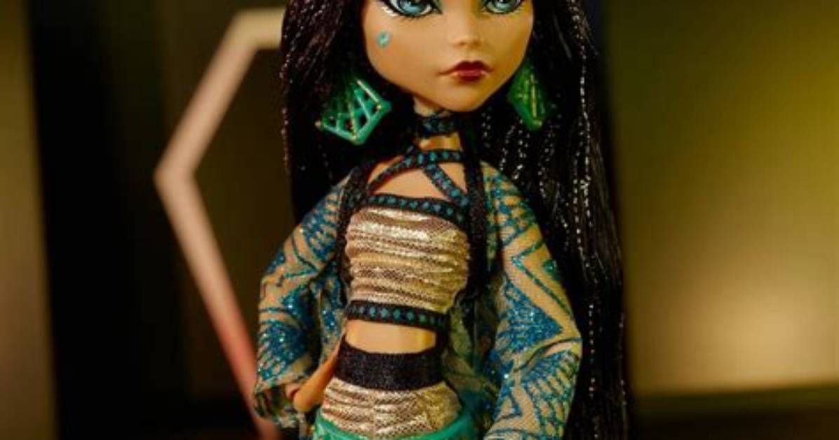 Anatomy of the Cleo De Nile Look the Essential Details Driving The