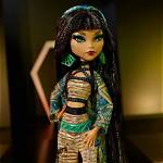 Anatomy of the Cleo De Nile Look: the Essential Details Driving the Viral Craze