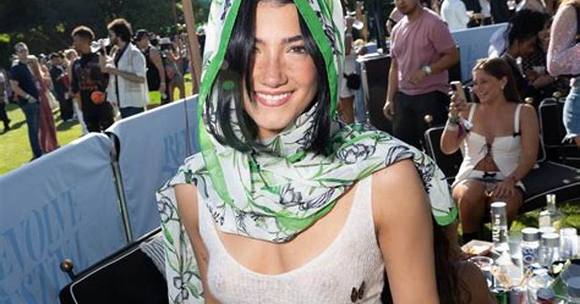 Charli D Amelio S Viral Coachella Moment Explained Video Lore And
