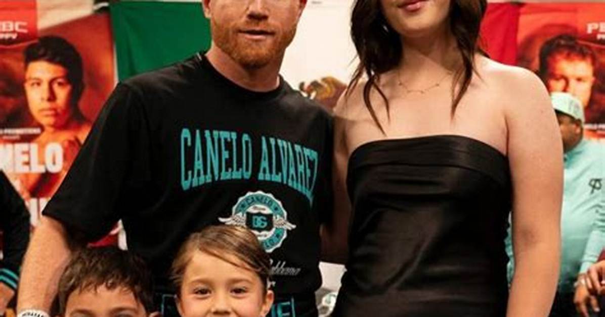 Emily Cinnamon Alvarez in Photos from Ringside Cheering to Red