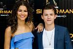 Fact-Checking Zendaya's Height: Why Fans Keep Searching the Misspelled Query