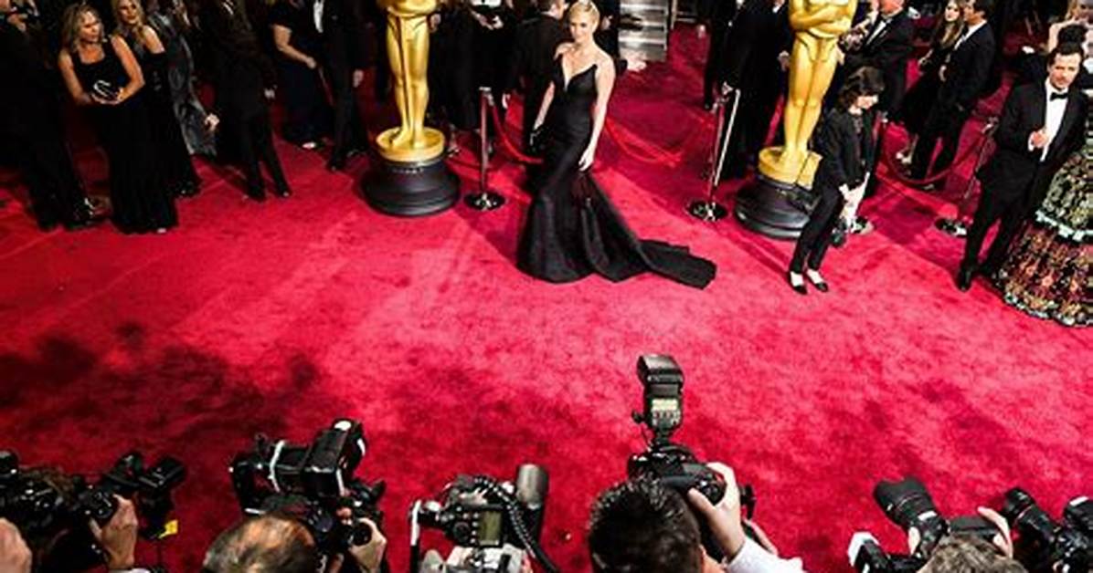 From Red Carpets to Press Junkets Oscar Isaac S Most Talked