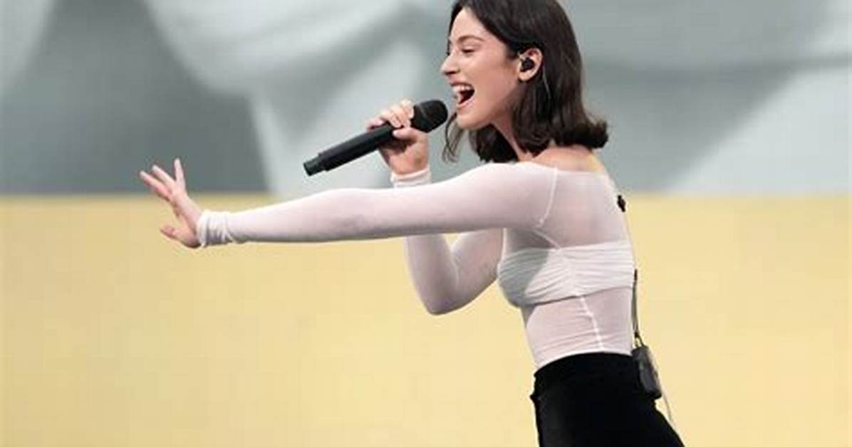 Gracie Abrams Live in Nyc Full Visual Look Inside the Siriusxm Small