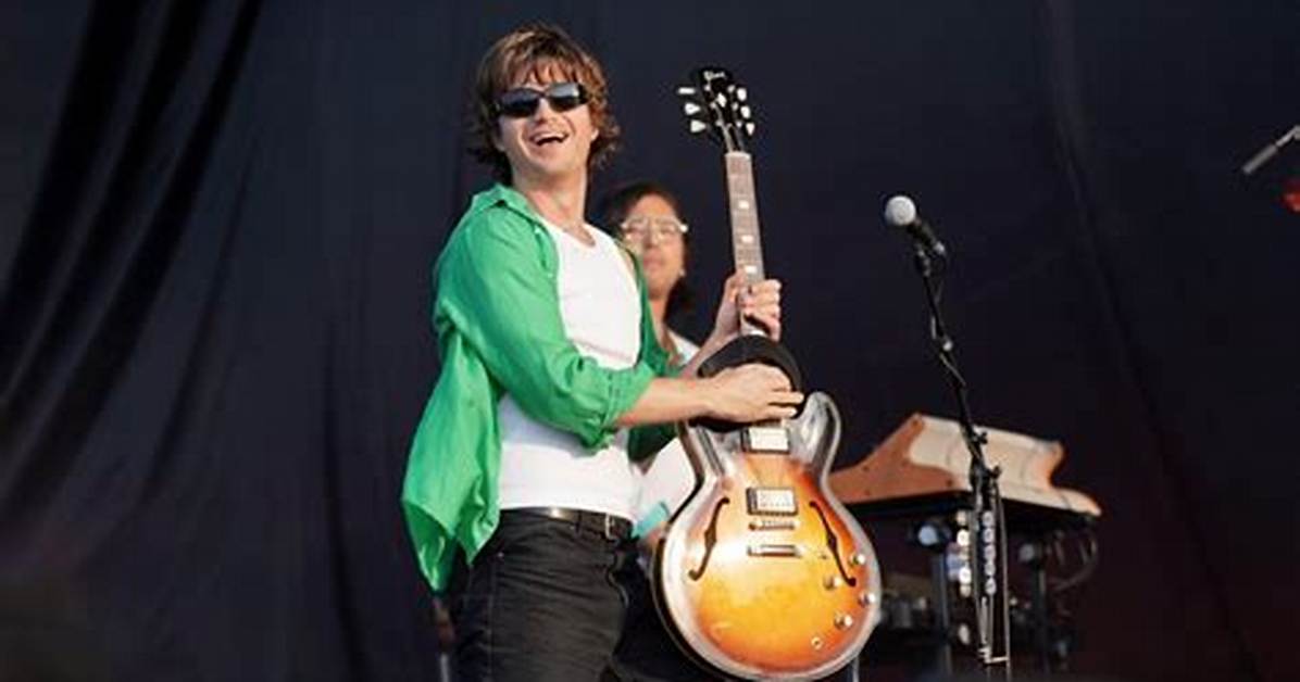 How Joe Keery S Musical Alter Ego Djo Shocked the World with End Of
