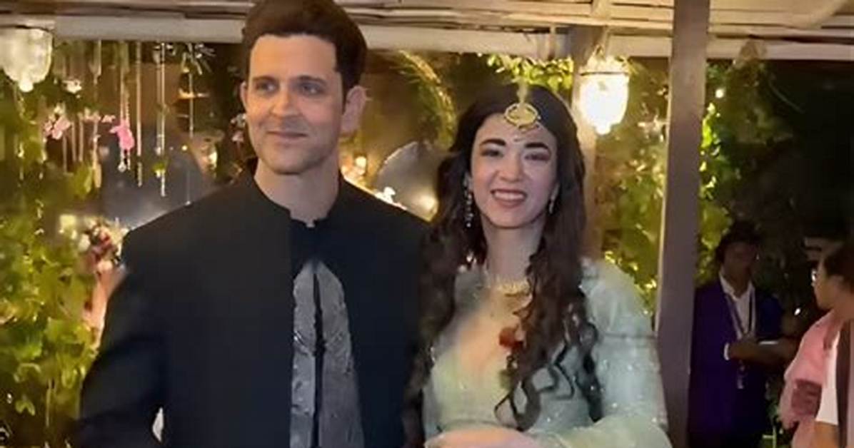 Hrithik Roshan and Saba Azad Family Wedding Dance and Public