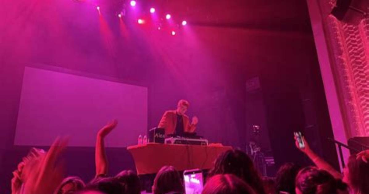 Inside Big Red S Viral Tiktok Tour Charlottesville Crowds and Campus Moments Caught On