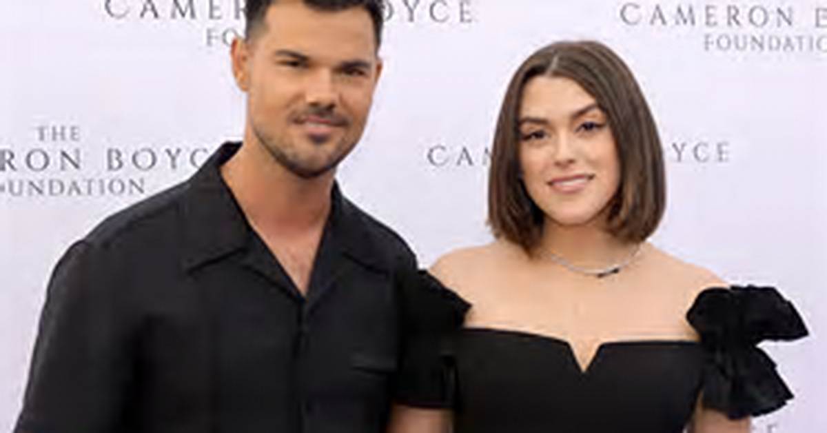 Inside Taylor and Tay Lautner S Baby Announcement First Photos And