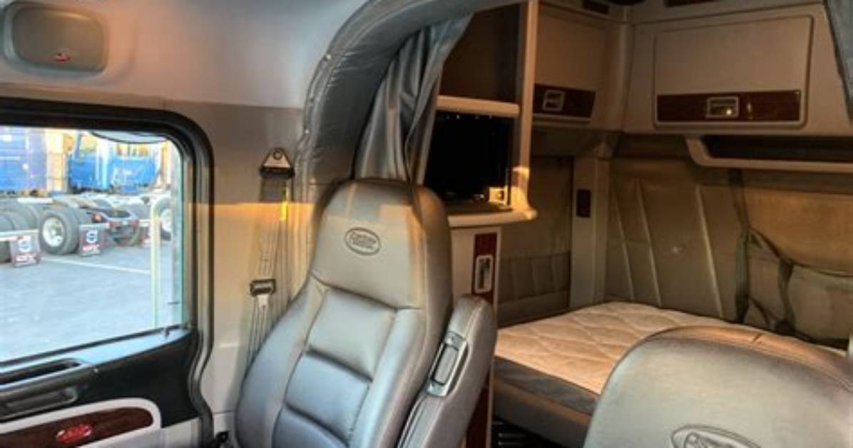 Inside the Ultimate Peterbilt 389 Cab Detailed Tour of Factory