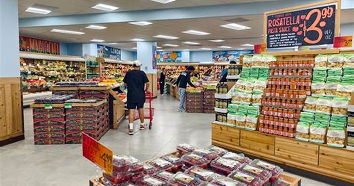 Inside Trader Joe S South Loop Shelf Stock Garage Access and Aisle