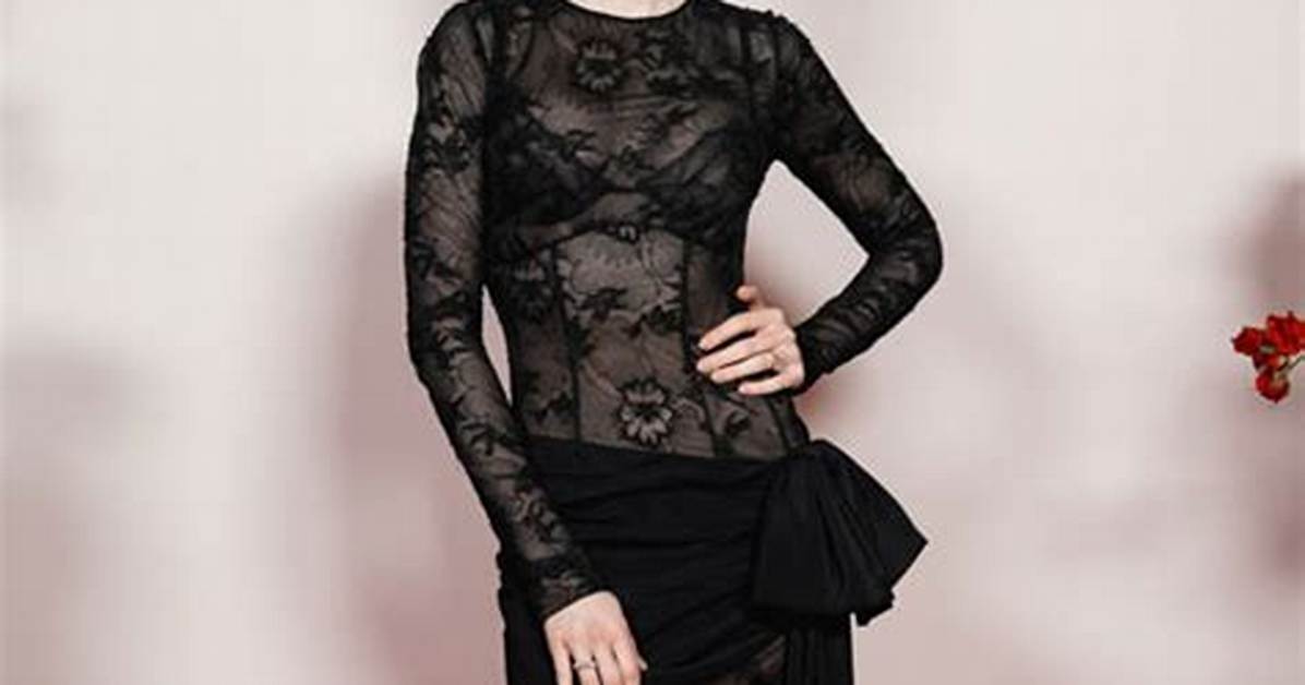Lily Collins Body Stats Breakdown Height Weight Speculation and True