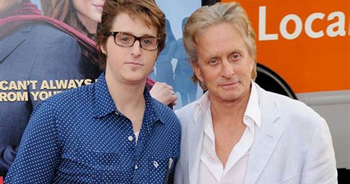 Who Is Lua Izzy Douglas Inside Michael Douglas S Fourth