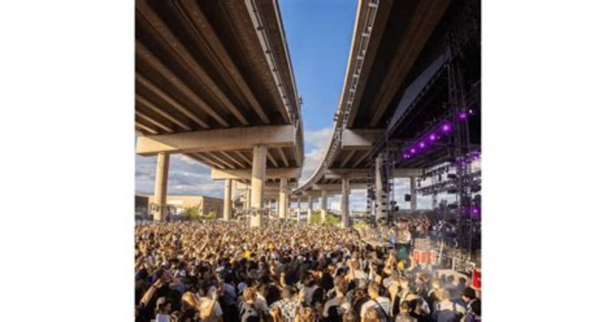 Why Chris Lake S Brooklyn Bridge Park Performance Is Dominating Dance